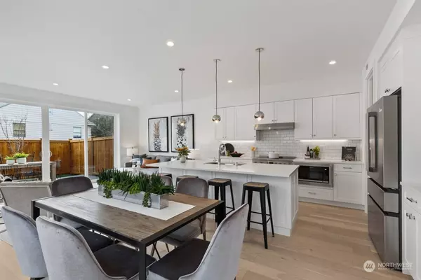 7314 11th AVE NE, Seattle, WA 98115