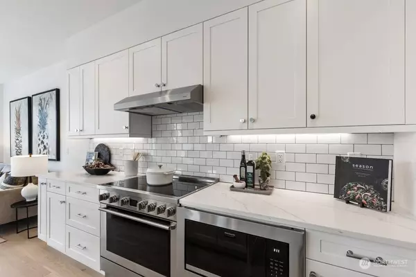 7314 11th AVE NE, Seattle, WA 98115