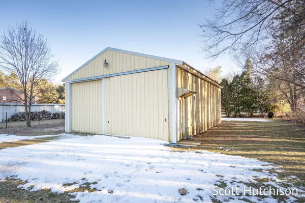 4520 13 Mile NE Road, Rockford, MI 49341