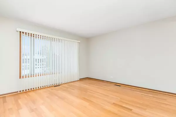 114 Filbert Drive, Streamwood, IL 60107