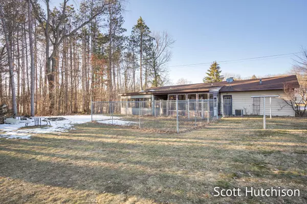 4520 13 Mile NE Road, Rockford, MI 49341