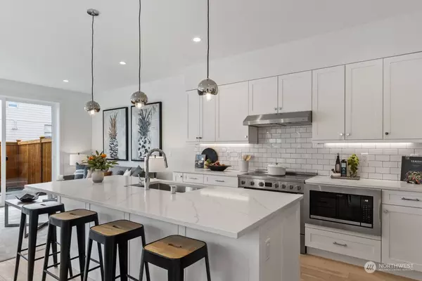 7314 11th AVE NE, Seattle, WA 98115