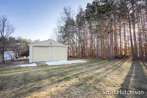 4520 13 Mile NE Road, Rockford, MI 49341