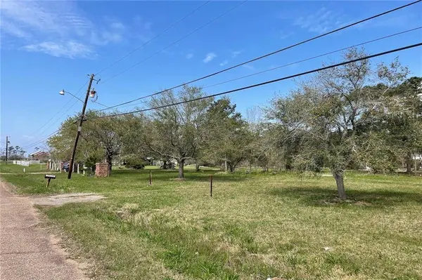 26423 MILDRED DR, Lacombe, LA 70445