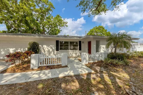 2630 LEAFY LN, Sarasota, FL 34239