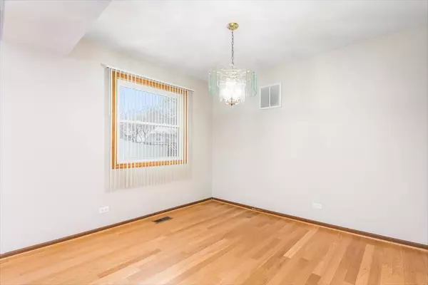 114 Filbert Drive, Streamwood, IL 60107