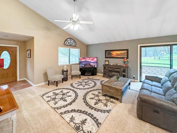 27765 Table Meadow RD, Auburn, CA 95602