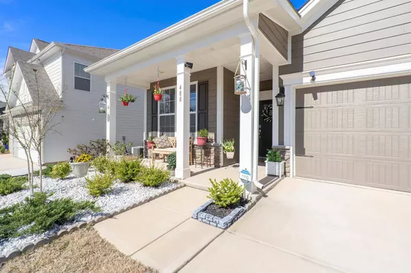 488 Secretariat DR, Iron Station, NC 28080