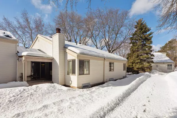 133 Bordeaux CT, Woodbury, MN 55125