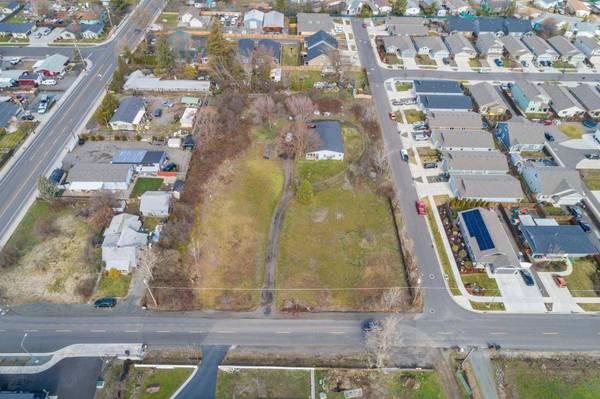 1416 Maple Park DR, Medford, OR 97501