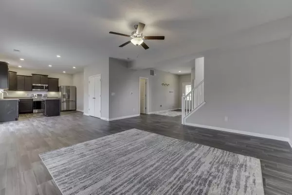 4458 Ashworth Ct, Columbus, IN 47201-8057