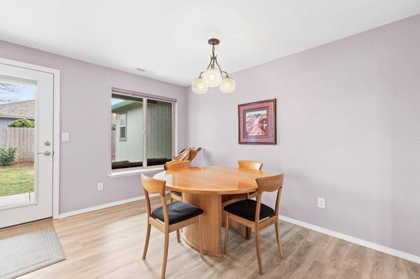 987 Worchester DR, Medford, OR 97501