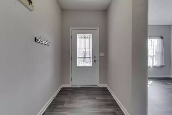 4458 Ashworth Ct, Columbus, IN 47201-8057