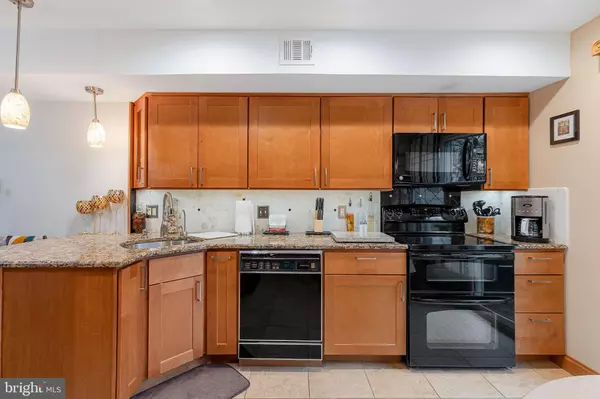 19 RIDGEWAY SQ #104, Wilmington, DE 19810