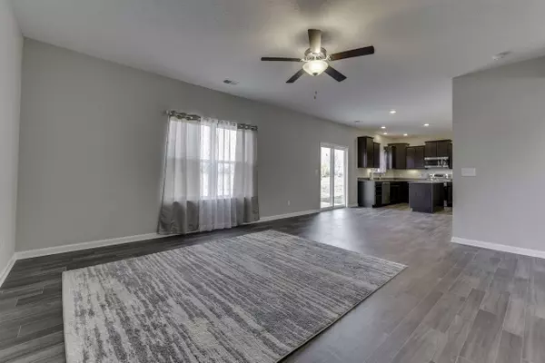 4458 Ashworth Ct, Columbus, IN 47201-8057