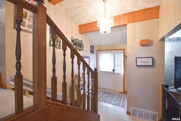 315 SUNSHINE DR, Rio, IL 61472