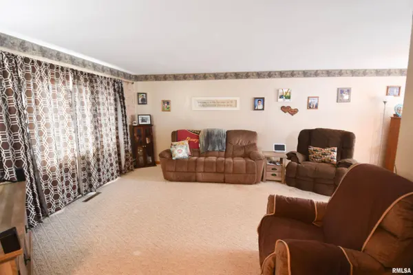 315 SUNSHINE DR, Rio, IL 61472