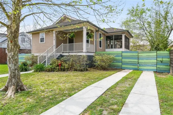 5210 CHAMBERLAIN DR, New Orleans, LA 70122