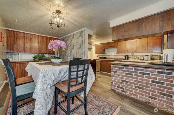 5695 Sidney RD SW, Port Orchard, WA 98367