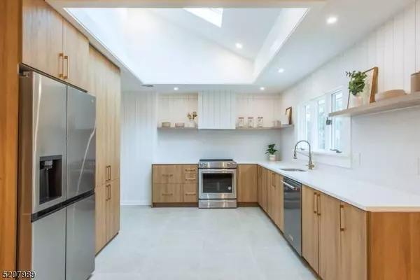 6 Tumbling Brook Rd, Montville Twp., NJ 07082