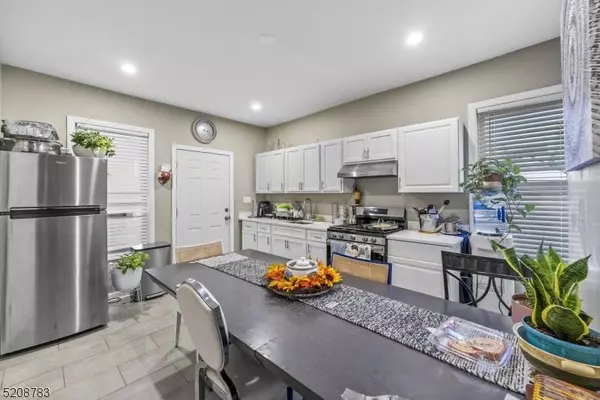 17 Fairview Ave, Prospect Park Boro, NJ 07508