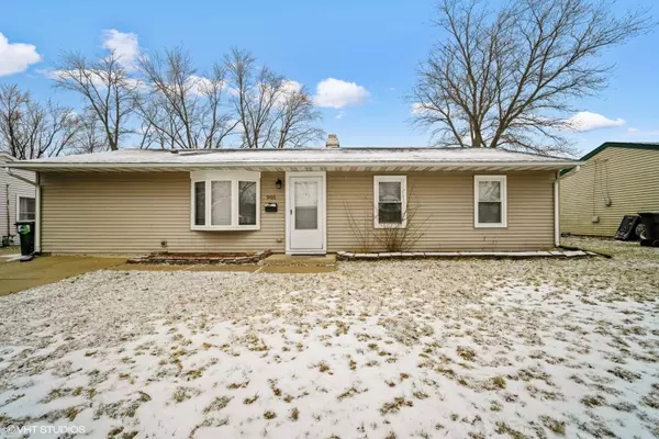 905 Mulberry LN, Streamwood, IL 60107