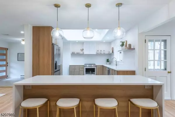 6 Tumbling Brook Rd, Montville Twp., NJ 07082