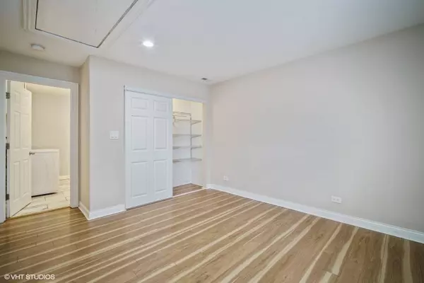 905 Mulberry LN, Streamwood, IL 60107