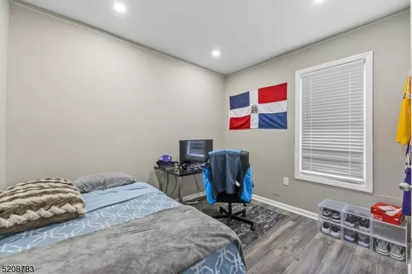 17 Fairview Ave, Prospect Park Boro, NJ 07508