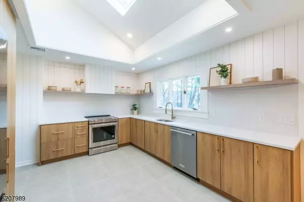 6 Tumbling Brook Rd, Montville Twp., NJ 07082