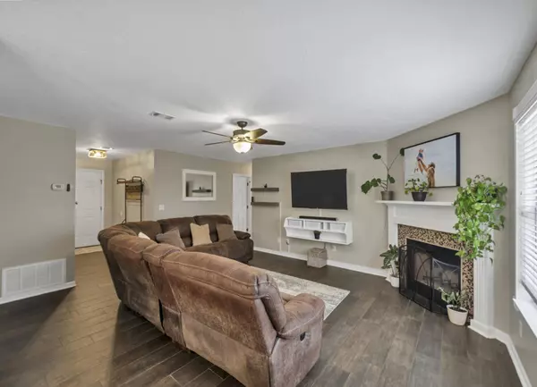 2542 Weeping Willow Lane, Navarre, FL 32566