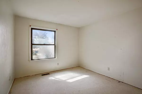 84 Granada DR, White Rock, NM 87547