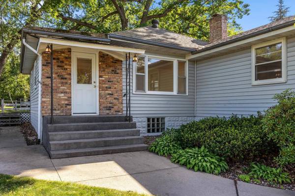 40 Lakeview AVE, Tonka Bay, MN 55331