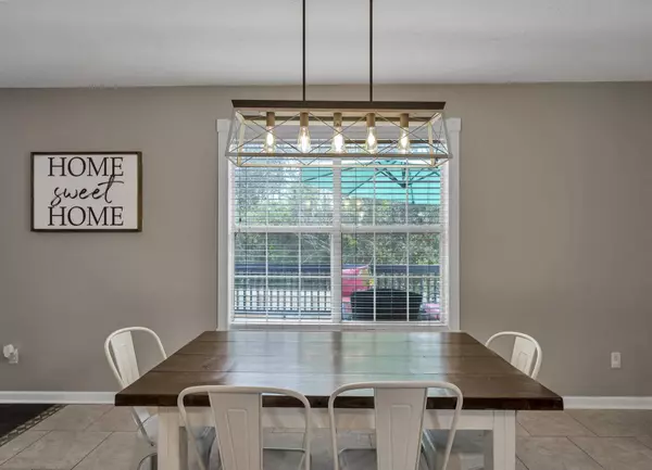 2542 Weeping Willow Lane, Navarre, FL 32566