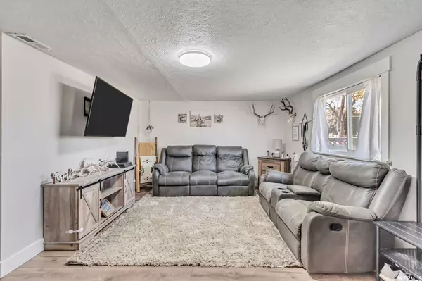 42 N CENTER ST, Santaquin, UT 84655