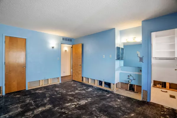 84 Granada DR, White Rock, NM 87547