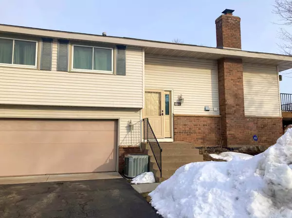 4166 Sylvia LN S, Shoreview, MN 55126