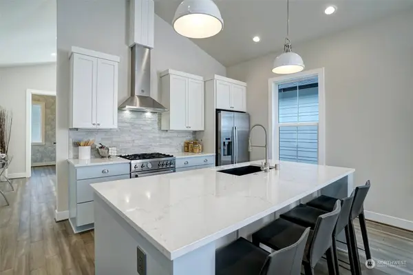 11003 126th AVE NE #2, Kirkland, WA 98033