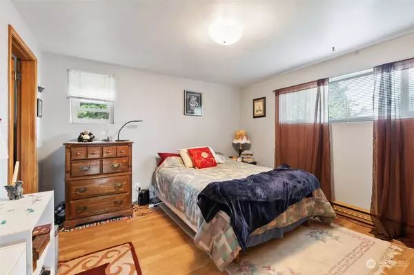 6400 11th AVE NW, Seattle, WA 98107