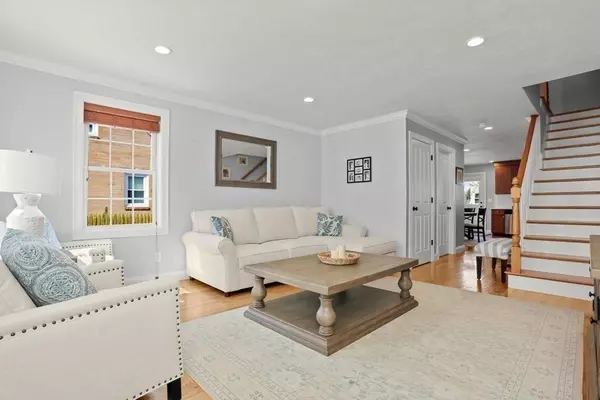 23 Dix St #2, Waltham, MA 02453