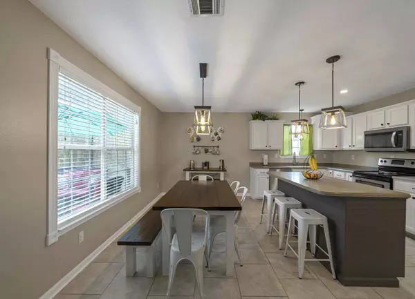 2542 Weeping Willow Lane, Navarre, FL 32566