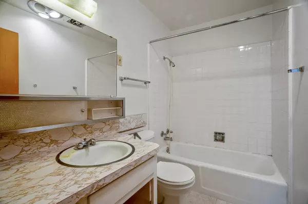 84 Granada DR, White Rock, NM 87547