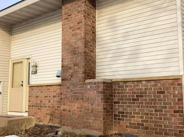 4166 Sylvia LN S, Shoreview, MN 55126