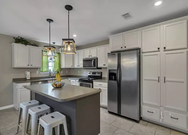 2542 Weeping Willow Lane, Navarre, FL 32566