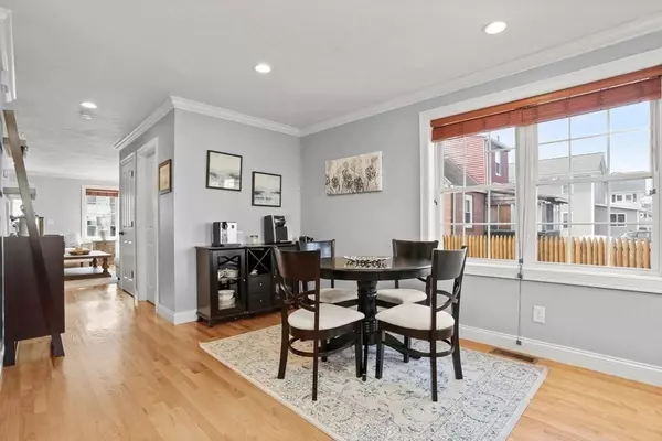 23 Dix St #2, Waltham, MA 02453