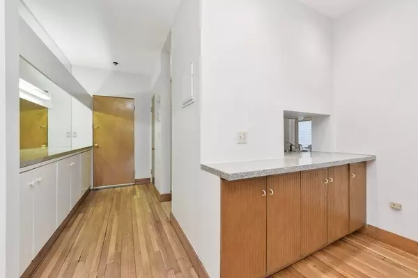 335 S Huntington Ave #3, Boston, MA 02130