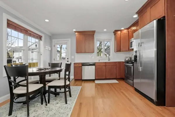 23 Dix St #2, Waltham, MA 02453