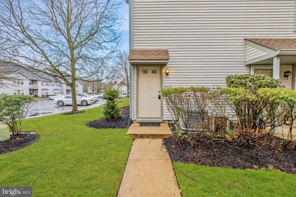 1408 DENHAM CT #B, Mount Laurel, NJ 08054