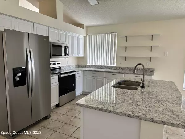 2392 Island Club Way, Orlando, FL 32822