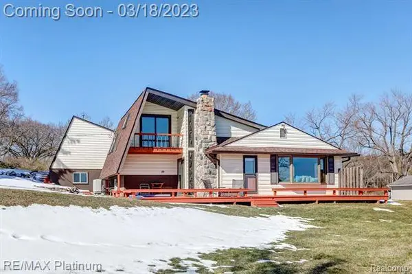 9657 Marshall Road, South Lyon, MI 48178